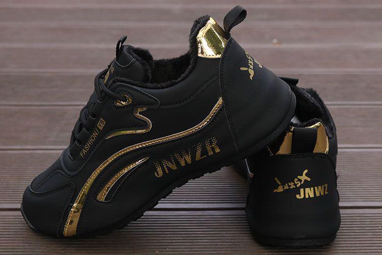 Chaussure de style marche