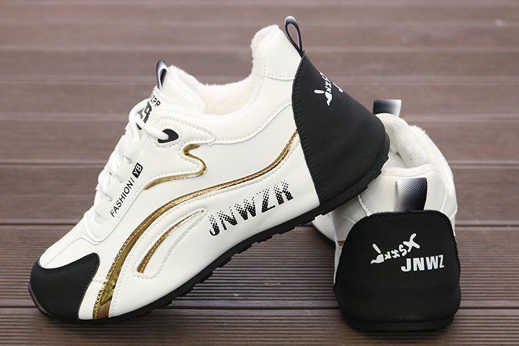 Chaussure de style marche